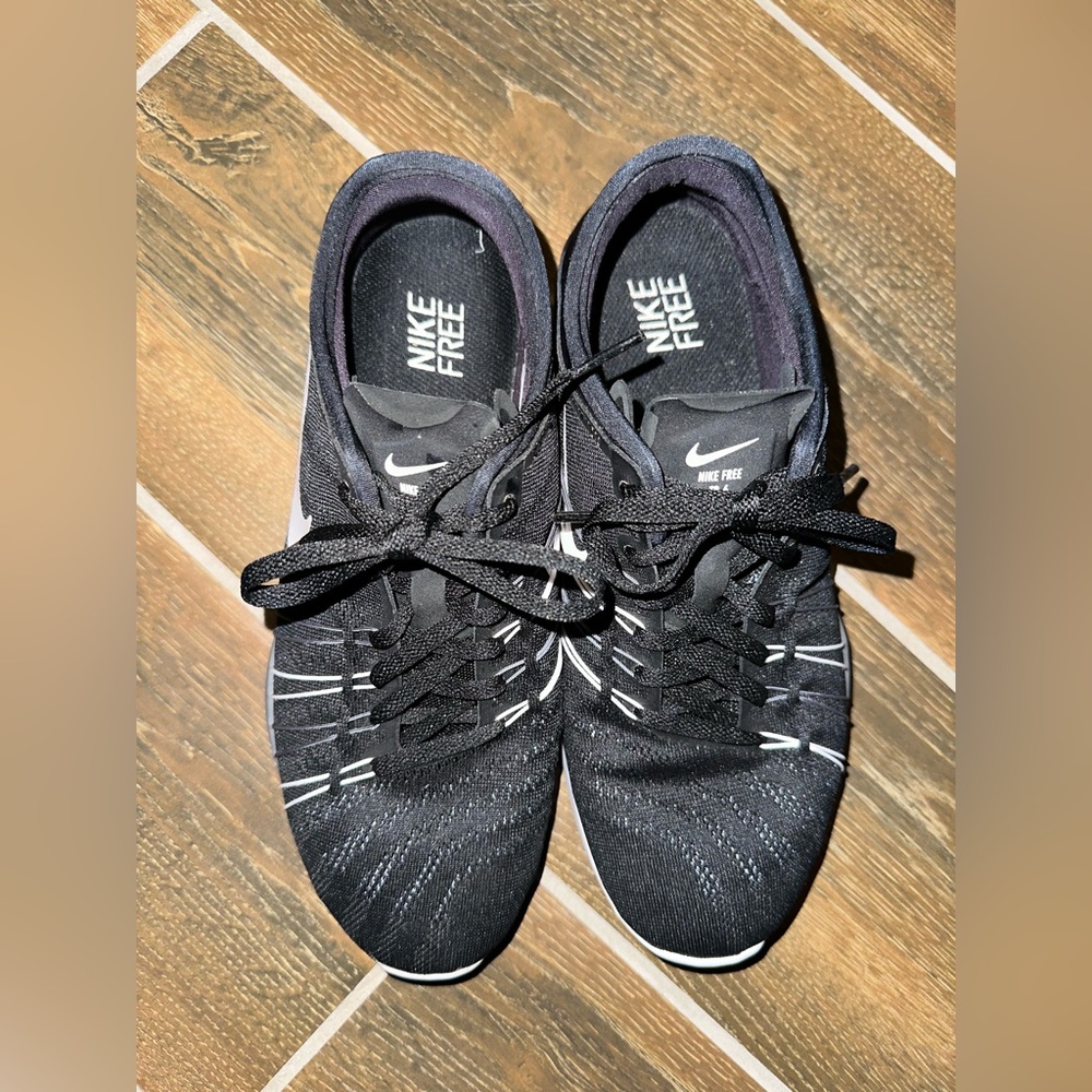 Women’s Nike Black Sneakers - Picture 7 of 7